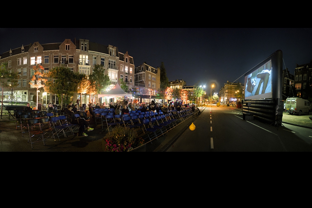 Film op het Kwakersplein Amsterdam West, Outdoor Cinema in samenwerking met stadsdeel Amsterdam West 11-09-2014